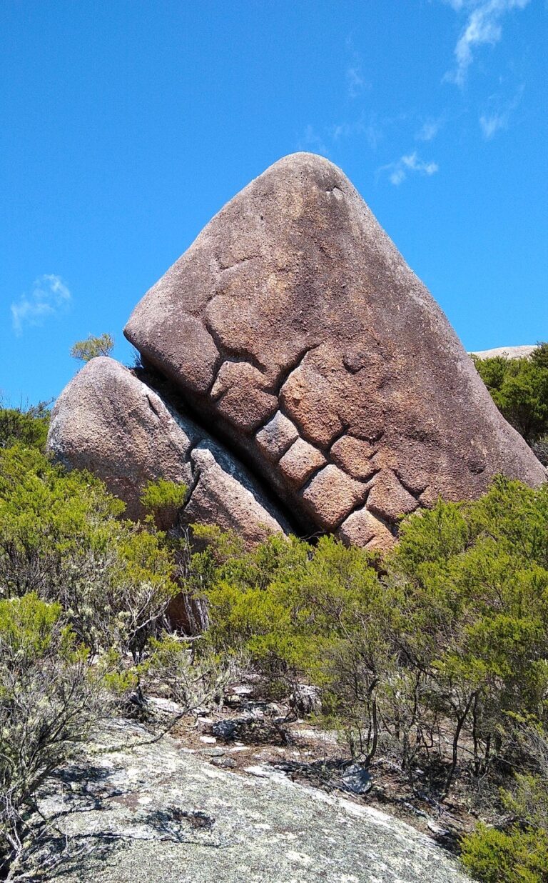 Whale Rock, Mt Cameron (LR)