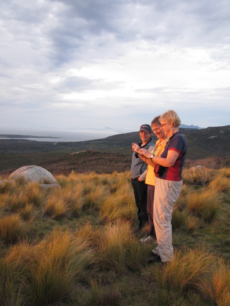 First evening, Pam Bretz, Jill van den Bosch, Vanessa Lee (RM)