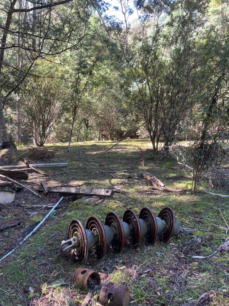 Destruction of the power station (LR)