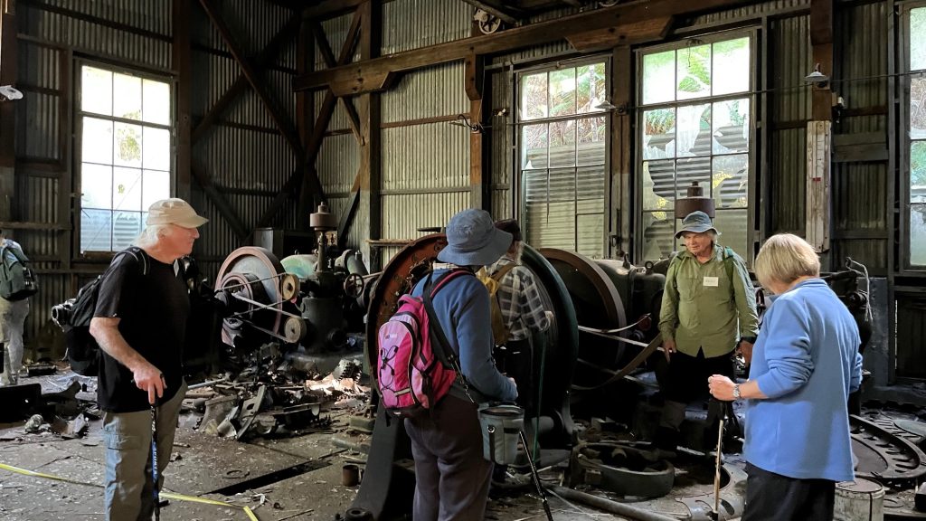 Destruction of the power station (LR)